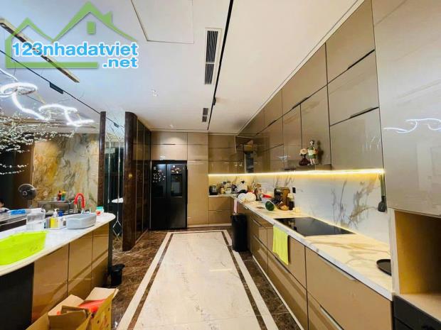 BÁN BIỆT THỰ PHỐ CHÙA LÁNG - 152M² - MT 8M - GARA Ô TÔ - NỘI THẤT TIỀN TỶ - GIÁ CHỈ 41,5 - 1