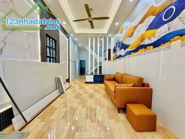Bán nhà 2MT TL29 có nhiều cửa sổ thoáng mát gần ngã tư ga Thạnh Lộc
