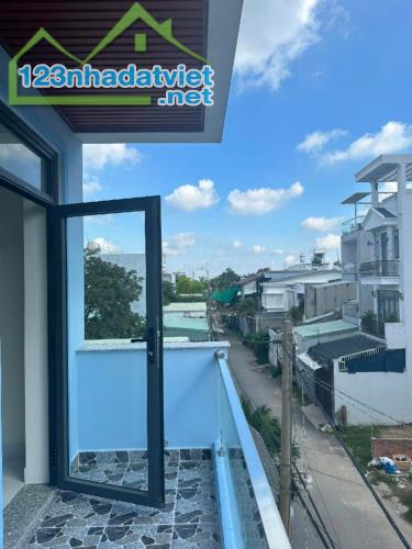 GẦN NGÃ TƯ GA, NHÀ 5 TẦNG CÓ SÂN THƯỢNG, 4M X 21M, HẺM XE HƠI, CÁCH VÀI CHỤC MÉT MẶT TIỀN - 1