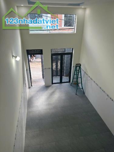 GẦN NGÃ TƯ GA, NHÀ 5 TẦNG CÓ SÂN THƯỢNG, 4M X 21M, HẺM XE HƠI, CÁCH VÀI CHỤC MÉT MẶT TIỀN