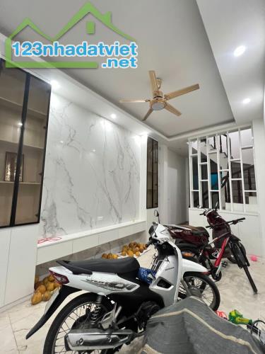 Siêu phẩm nhà Vũ Tông Phan, Thanh Xuân, 40m2, 5 tầng, 6 ngủ, KD ô tô đỗ cửa 9,3 tỷ - 1