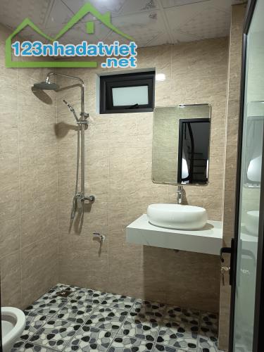 CHÍNH CHỦ GỬI BÁN NHÀ 5 TẦNG – GIÁ CHỈ 4.65 TỶ  MỖI TẦNG 1 PHÒNG RỘNG – VỊ TRÍ ĐẸP