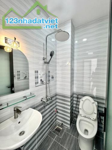 Bán nhà 4 tầng, 90m², 4PN, 5WC, Q.2, 8.2 tỷ, sổ hồng