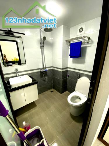 Chính chủ bán gấp nhà ngõ ô tô kinh doanh Ngõ 43 Trung Kính, Cầu Giấy; DT 48m2 – 4 tầng. - 3
