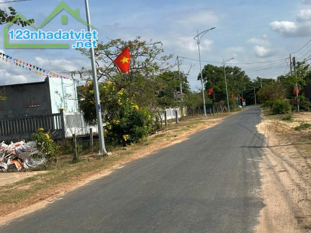 Bán 608m2 đất thổ cư mặt tiền Đinh Công Tráng, thị xã LaGi gần Biển Tam Tân