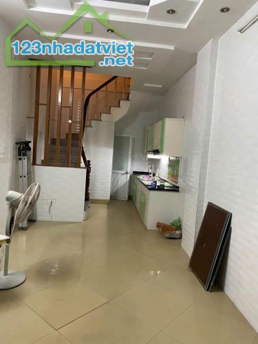 Cho thuê nhà Phố Yên Hoà, 5 tầng x 30m2, 3 ngủ, 14 Triệu