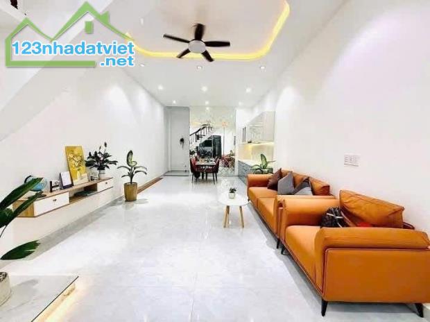 Bán nhà 92m², 2 tầng, 3PN, Q.9, 5.6 tỷ, sổ hồng