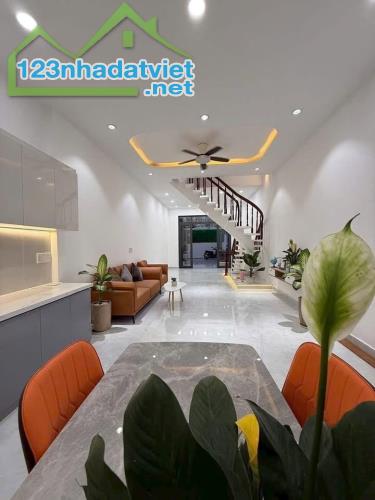 Bán nhà 92m², 2 tầng, 3PN, Q.9, 5.6 tỷ, sổ hồng - 1