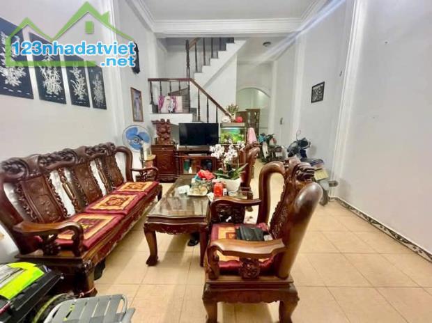 Trần Quốc Hoàn, DT 52M2x4T, MT 4.1M , giá 18.7 Tỷ.   PHÂN LÔ Ô TÔ TRÁNH - KV HIẾM NHÀ BÁN - 1