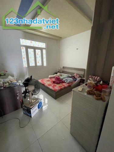 CHỦ GẤP BÁN - MẶT TIỀN 5 TẦNG SÁT TRƯỜNG CHINH QUẬN TÂN BÌNH - GẦN 80M2 (4 x 19), NHÀ ĐÚC - 4