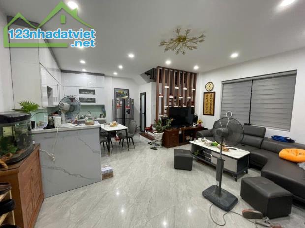 BÁN NHÀ ĐẸP MẶT NGÕ PHỐ HÀO NAM-LÔ GÓC-MT 5M-42M2-NHỈNH 12 TỶ