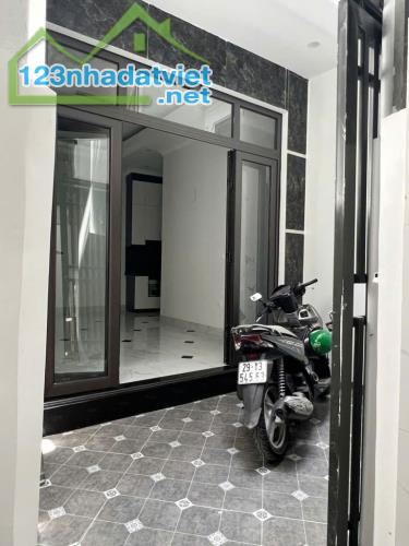 BÁN NHÀ ĐẠI LA, Ở LUÔN, 5 TẦNG THANG MÁY, SÂN CỔNG ĐỂ XE, 30M RA PHỐ GIÁ 8.X TỶ