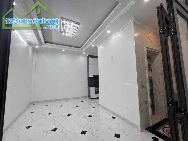 BÁN NHÀ ĐẠI LA, Ở LUÔN, 5 TẦNG THANG MÁY, SÂN CỔNG ĐỂ XE, 30M RA PHỐ GIÁ 8.X TỶ - 1