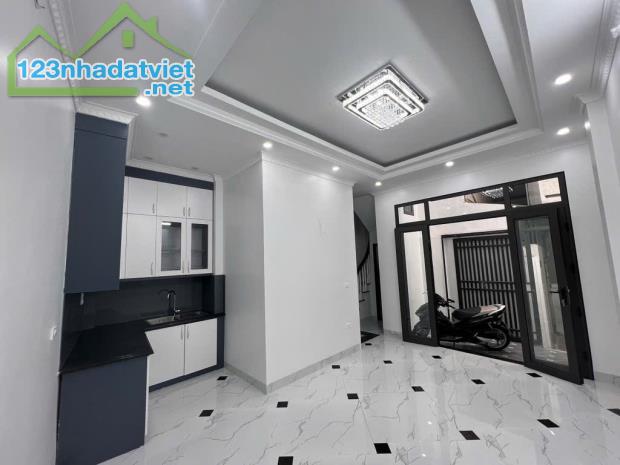 BÁN NHÀ ĐẠI LA, Ở LUÔN, 5 TẦNG THANG MÁY, SÂN CỔNG ĐỂ XE, 30M RA PHỐ GIÁ 8.X TỶ - 2