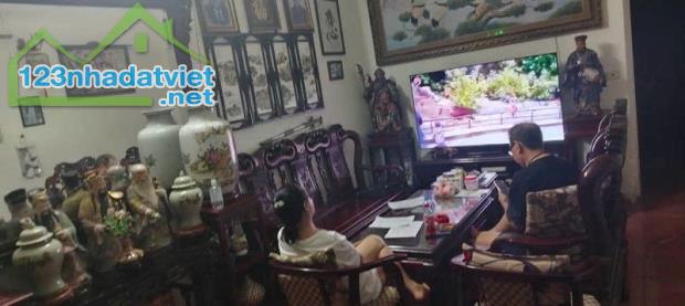 Bán nhà ngõ Thái Thịnh, DT 45m x 3 tầng, giá 9.2 tỷ, ô tô - 1