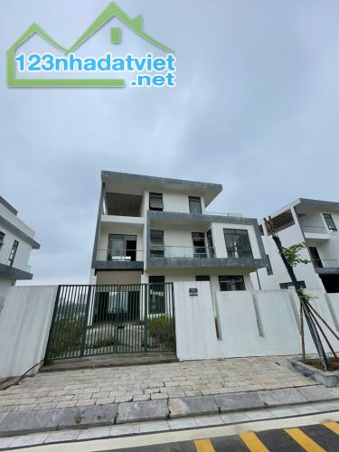 Cắt lỗ đậm sâu căn Biệt Thự đồi Monoco Hạ Long view Vịnh và Hồ cực đẹp