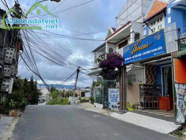 Cần tiền Bán gấp Đất XD sổ riêng đường Nguyễn Trung Trực, P4, Đà Lạt 110m2 giá 5.1 tỷ