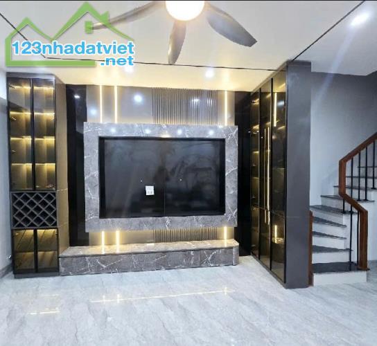 💥💥💥LONG BIÊN – NHÀ ĐẸP ĐÓN GIÓ LÔ GÓC 6 TẦNG THANG MÁY – NGÕ THÔNG 👍 🏕Đàm Quang Trung - 1