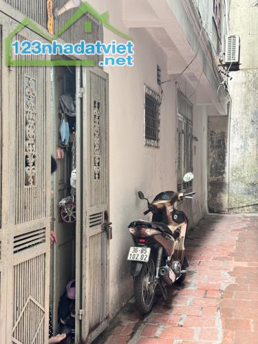 MẶT NGÕ THÔNG - NHÀ CŨ CHỈ CẦN SƠN LẠI LÀ ĐẸP - GIÁ GIA LỘC