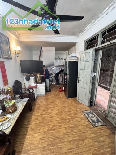 MẶT NGÕ THÔNG - NHÀ CŨ CHỈ CẦN SƠN LẠI LÀ ĐẸP - GIÁ GIA LỘC - 1