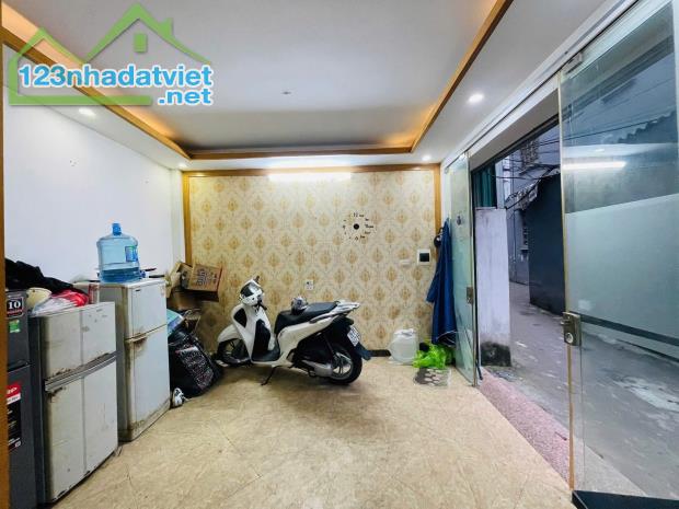 Hạ 500tr nhà Trần Thái Tông Cầu Giấy ngõ to gần phố 33m2 5T MT 6.76m đủ công năng ở luôn - 1