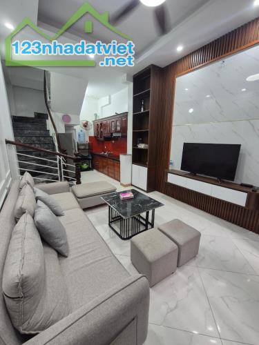 BÁN NHÀ NGÕ 135 ĐỘI CẤN – TRUNG TÂM BA ĐÌNH – NHÀ ĐẸP FULL NỘI THẤT – GIÁ 7.5 TỶ