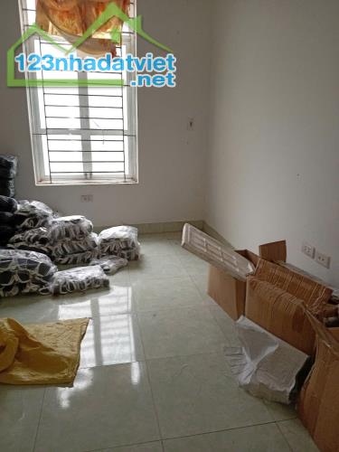 BÁN NHÀ 2 TẦNG NGÕ 227 THẠCH BÀN. DT 56M. NHỈNH 8 TỶ( CÒN TL)