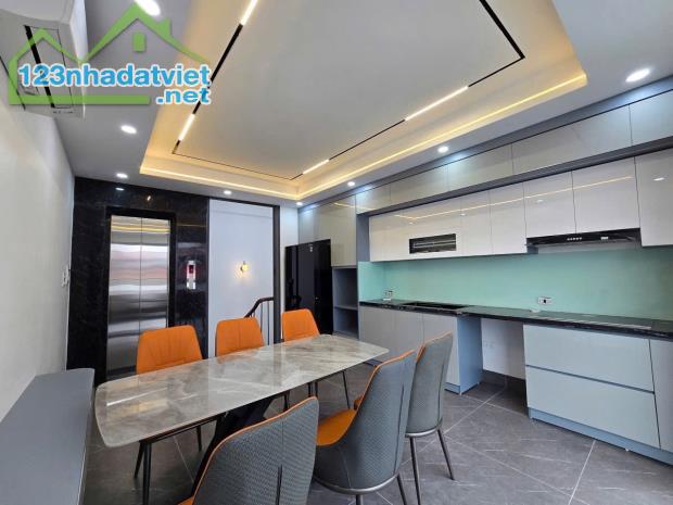Nhà đẹp hiếm đường ô tô kinh doanh nhỏ ngõ Phố Nguyễn Văn Cừ DT 43m2 . Giá 12.75 tỷ - 2