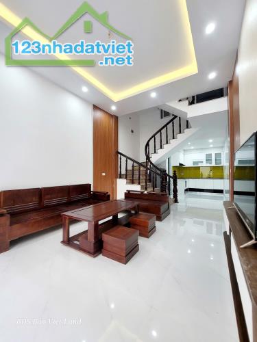 Bán nhà 3 tầng sạch đẹp về ở luôn ngõ 109 Trại Lẻ - 5