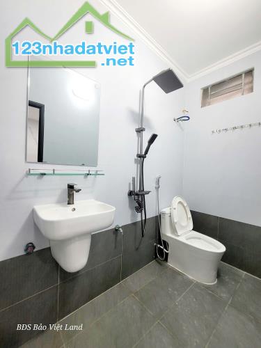 Bán nhà 3 tầng sạch đẹp về ở luôn ngõ 109 Trại Lẻ - 2
