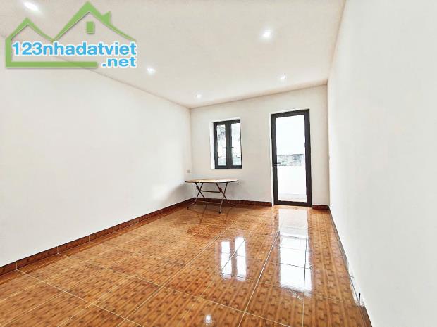 Bán nhà 3 tầng sạch đẹp về ở luôn ngõ 109 Trại Lẻ
