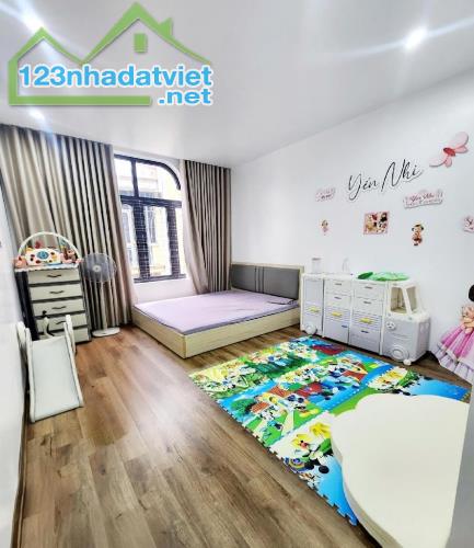Nhà phố Yên Lạc 57M2 - 5 TẦNG, THANG MÁY -GARA Ô TÔ, đường trước nhà 6m - 3