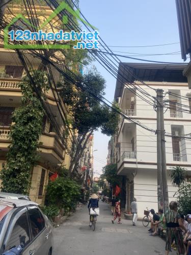 Bán nhà Khuất Duy Tiến, mặt tiền rộng thênh thang, thang máy nhập khẩu, 53m2, nhỉnh 17 tỷ