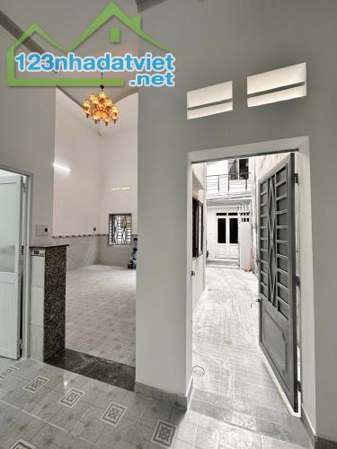 Nhà rộng rãi 6x12m, ngay Ngã Tư Ga giáp Gò Vấp, giá rẻ tiện sửa chữa - 1
