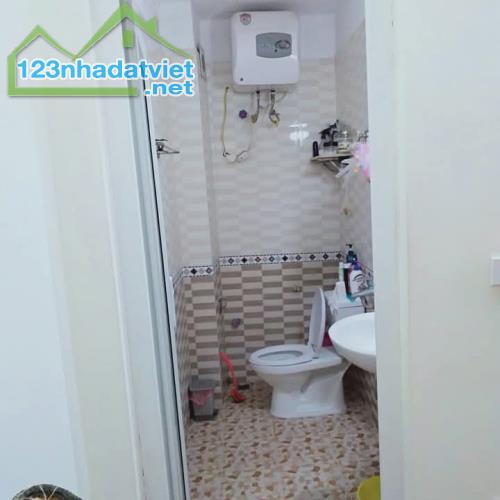 Cho thuê nhà ngõ 467 Lĩnh Nam Hoàng Mai 30m x 5 tầng, giá 9tr/tháng - 2