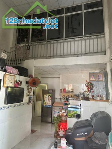 Bán đất tặng nhà Hẻm 6m 182 Lã Xuân Oai, Tăng Nhơn Phú A, 200m2, ngang 10m, chỉ 11 tỷ 999 - 1