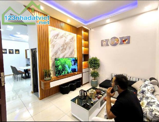 Nhà HOÀNG VĂN THÁI- 8,6 tỷ- đất lành chim đậu -xách vali vào ở luôn.
