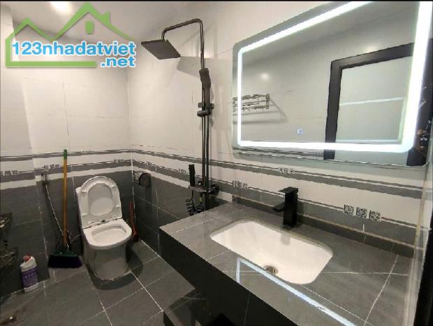 Nhà HOÀNG VĂN THÁI- 8,6 tỷ- đất lành chim đậu -xách vali vào ở luôn. - 2