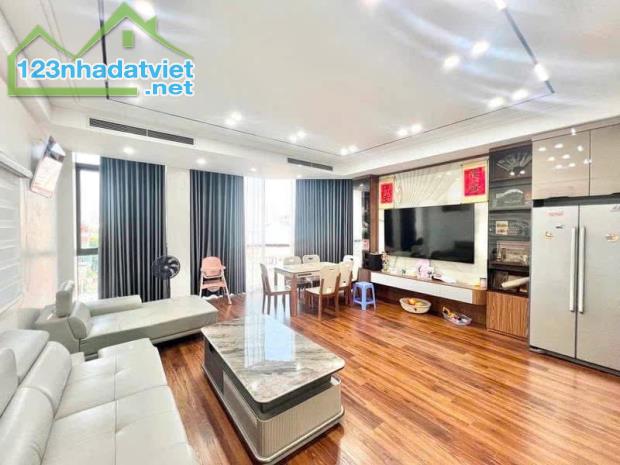 NHÀ ĐẸP, VỊ TRÍ ĐỈNH, KINH DOANH, THANG MÁY, SÁT PHỐ, VỈA HÈ, Ô TÔ TRÁNH PHỐ HOÀNG NGÂN.