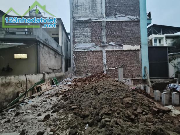 Mảnh đất hiếm còn sót lại tại Nguyễn Ngọc Vũ 45m2 sổ vuông đét, giá nhỉnh 9 tỷ - 1