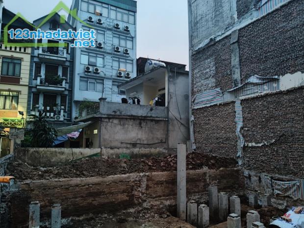 Mảnh đất hiếm còn sót lại tại Nguyễn Ngọc Vũ 45m2 sổ vuông đét, giá nhỉnh 9 tỷ - 2