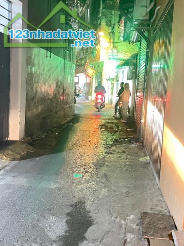Mảnh đất hiếm còn sót lại tại Nguyễn Ngọc Vũ 45m2 sổ vuông đét, giá nhỉnh 9 tỷ - 4