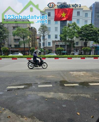 18 TỶ - Bán nhà phân lô Nguyễn Chí Thanh - Ô tô tránh kinh doanh - 50m ra mặt phố - 3