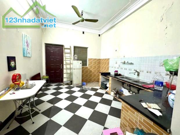THÁI THỊNH - BÁN ĐẤT TẶNG NHÀ 2 TẦNG, NGÕ THÔNG, 20M RA PHỐ 58M 10.5 TỶ - 1