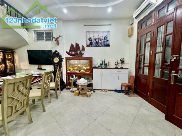 💥 Bán gấp nhà Trần Thái Tông - 8,x tỷ, gần phố, dân xây, mặt tiền khủng. - 3