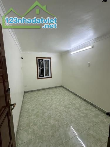 NHÀ MẶT NGÕ TRẦN KHÁT CHÂN – NGÕ THÔNG – KINH DOANH   20/25 m-3 tầng -3,18 tỷ   • Nhà nằm - 2