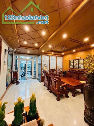 Bán gấp nhà đẹp ở ngay khu Đường số Q.7, xe hơi ngủ nhà, 120m2, ngang 6m, SHR, chỉ 24 tỷ.