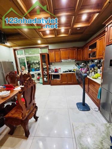 Bán gấp nhà đẹp ở ngay khu Đường số Q.7, xe hơi ngủ nhà, 120m2, ngang 6m, SHR, chỉ 24 tỷ. - 2