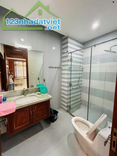 Bán gấp nhà đẹp ở ngay khu Đường số Q.7, xe hơi ngủ nhà, 120m2, ngang 6m, SHR, chỉ 24 tỷ. - 4