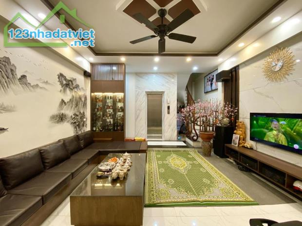 Bán Nhà 5 Tầng Thang Máy – Phố Đại La – Gần Trường Kinh Tế Quốc Dân – 40M2 – 8.7 Tỷ